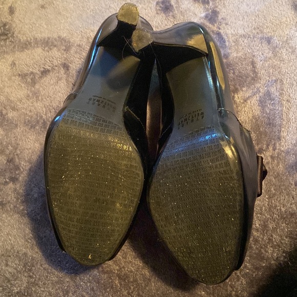 Stuart Weitzman shoes - Picture 4 of 8